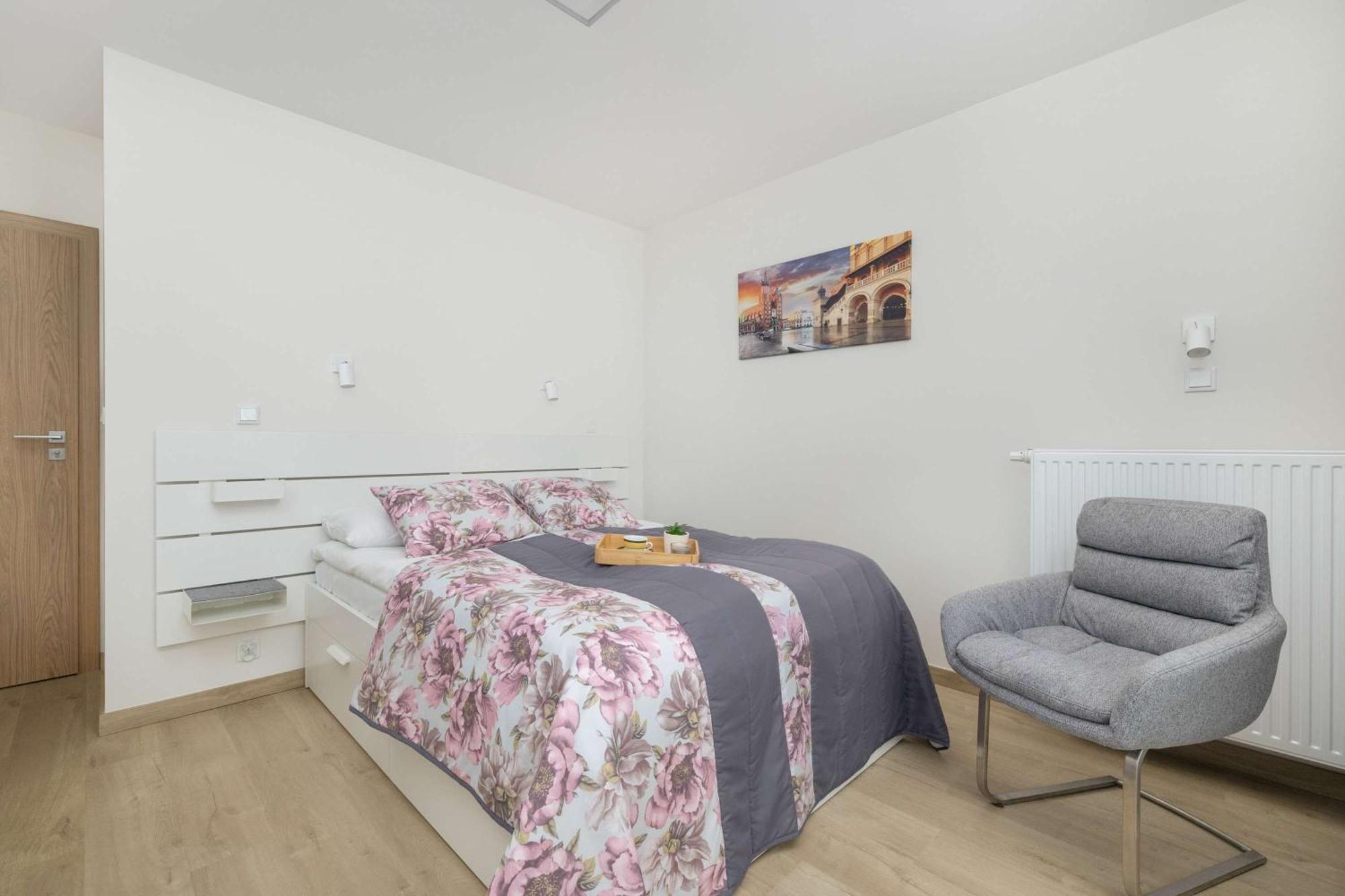 Апартаменти Cozy Laszkiewicza With Parking By Renters Краків