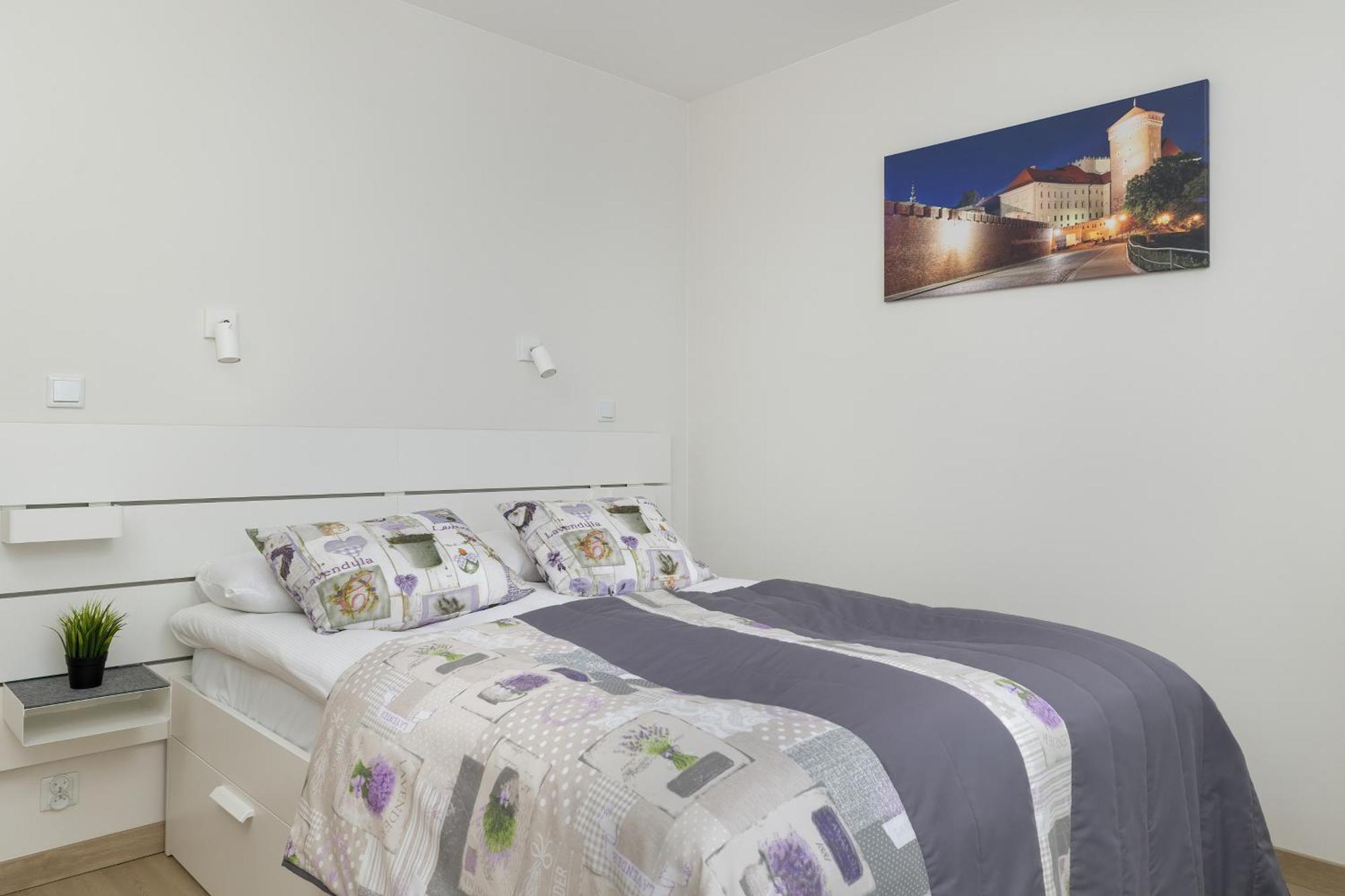 Апартаменти Cozy Laszkiewicza With Parking By Renters Краків