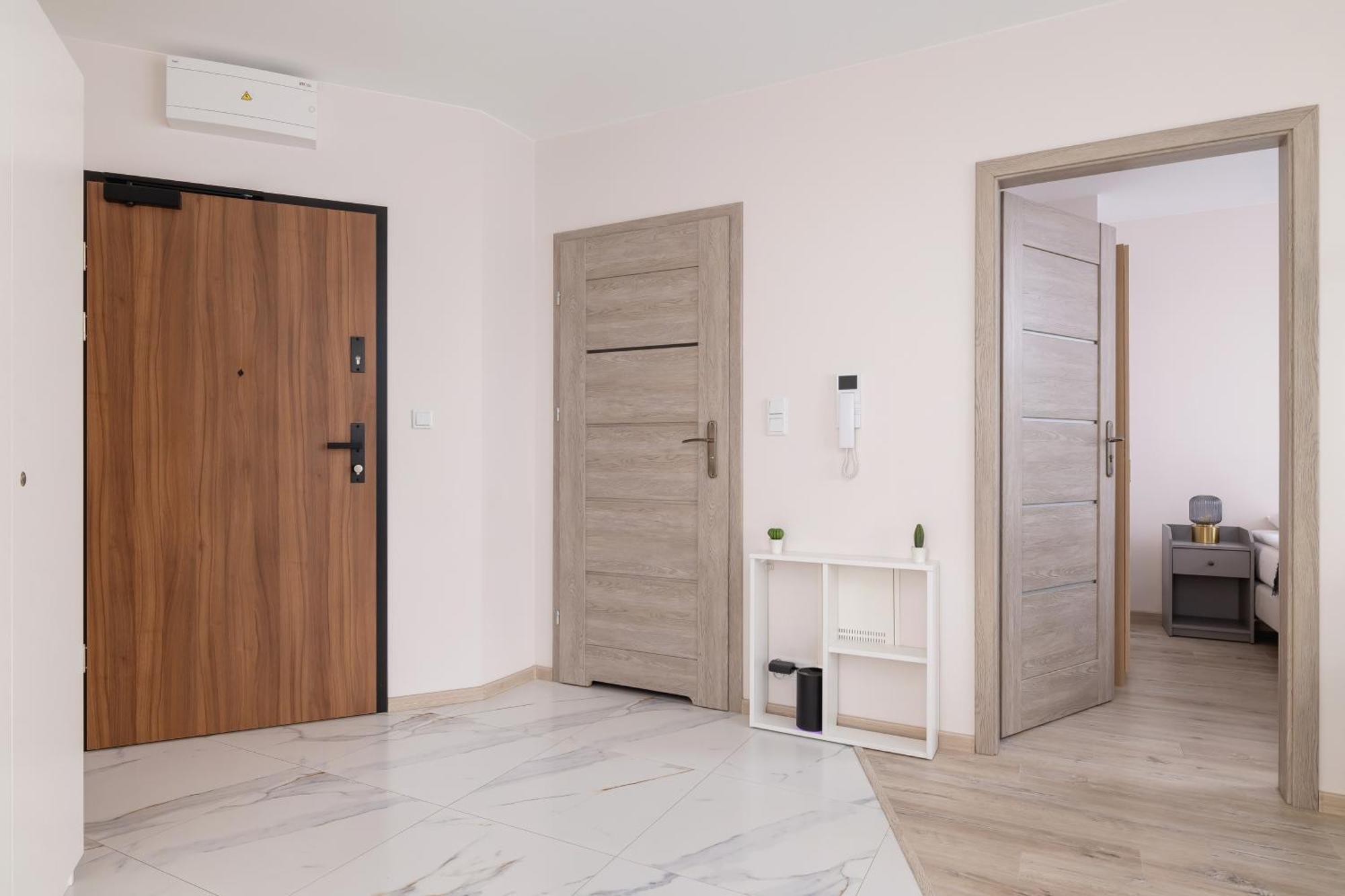 Апартаменти Cozy Laszkiewicza With Parking By Renters
